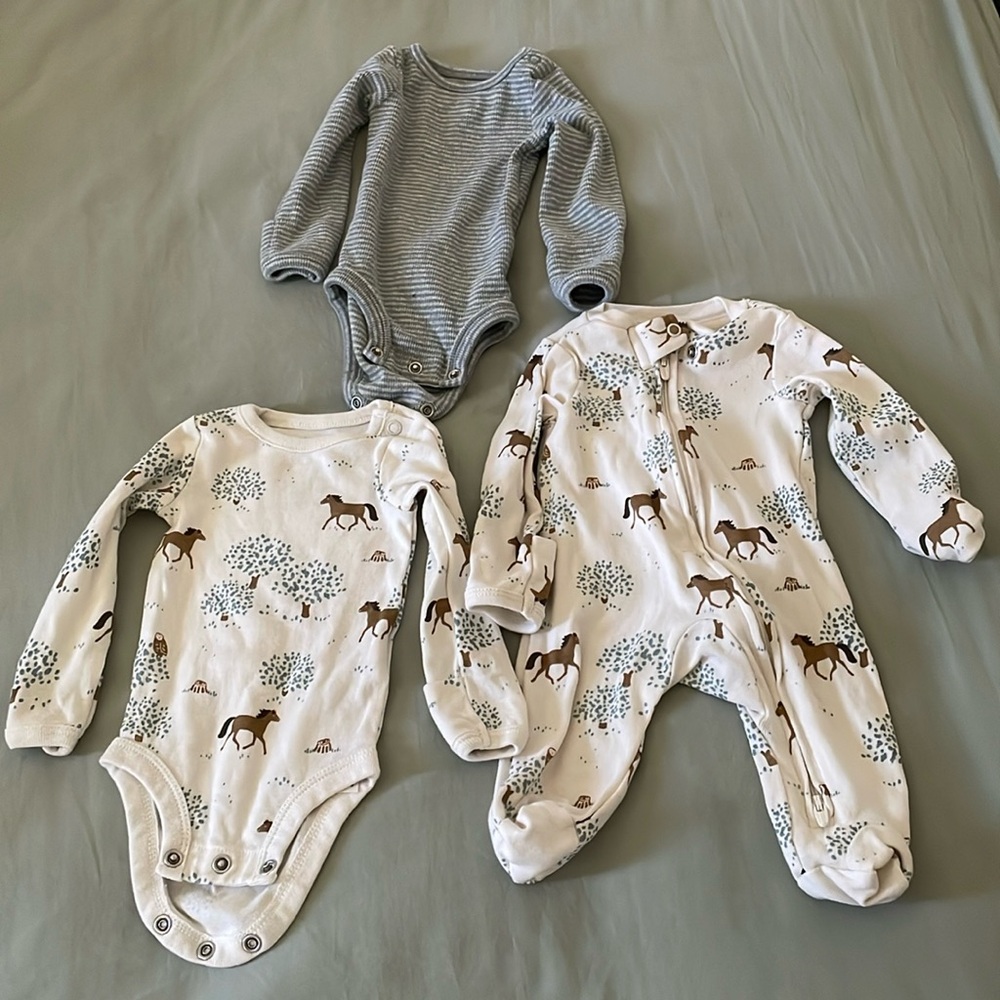 NWOT / EUC little planet by carters onesies newborn zipper pajama sleep n play